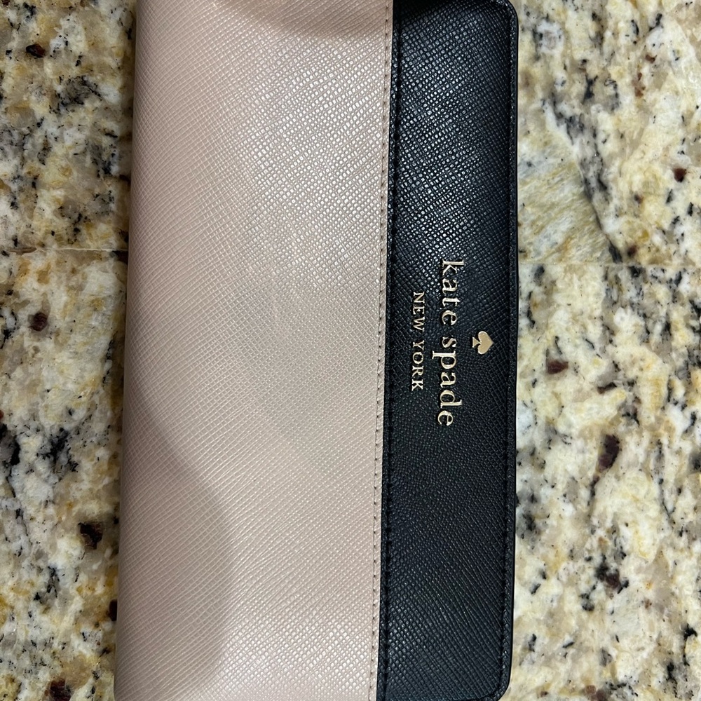 NWOT Kate Spade Madison large slim Black and Cream Wallet